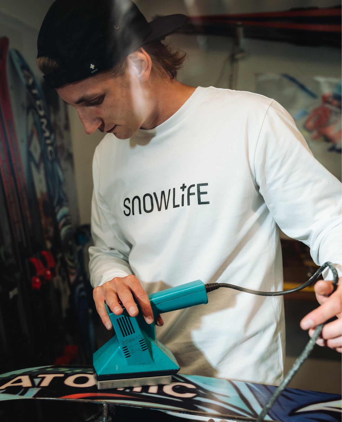 classic-snowlife-longsleeve-accesories/apparel