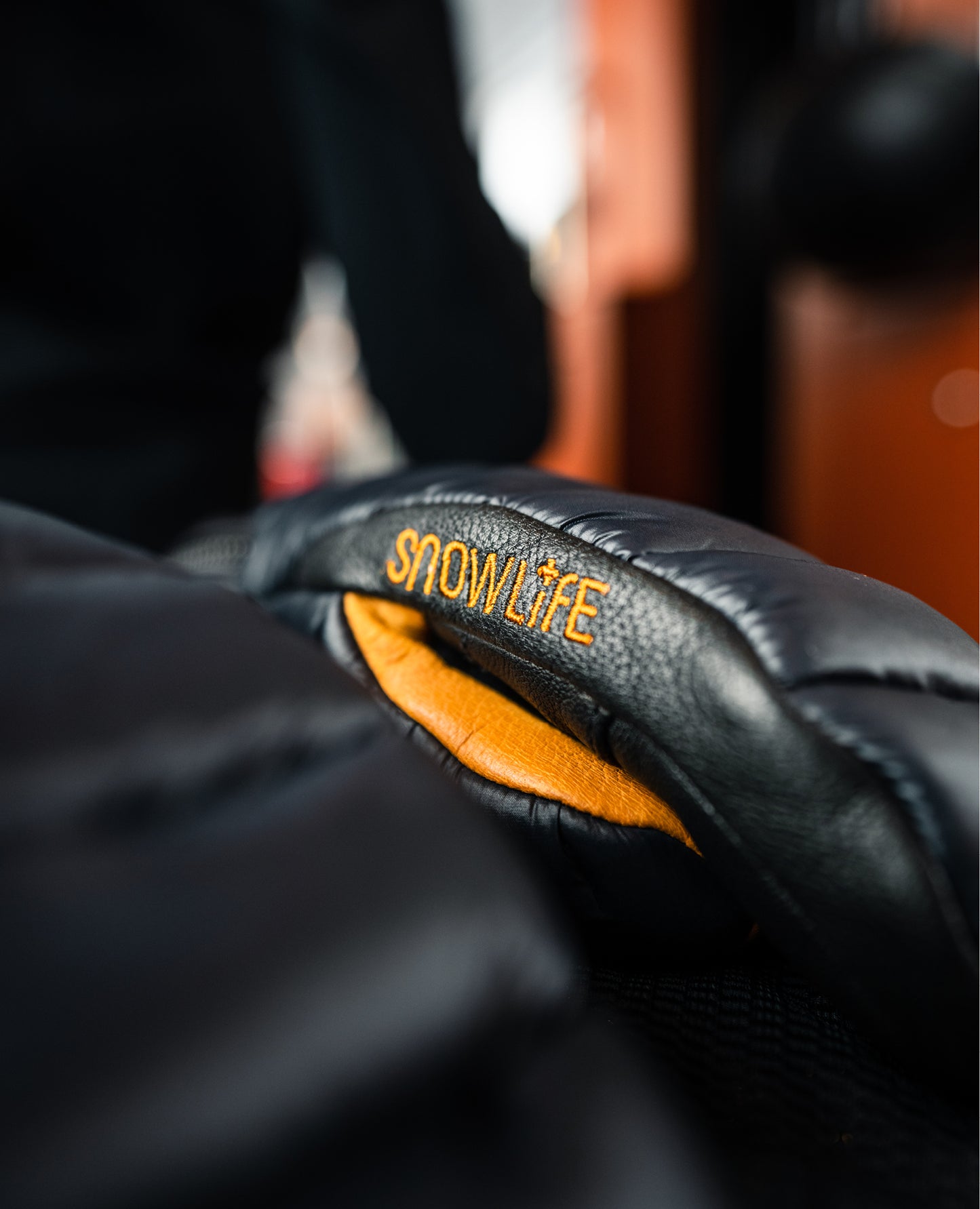 lady-victoria/sir-victor-mitt.-alpine-classic